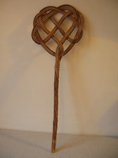 Ancienne tapette à tapis en osier rotin déco rétro Art Déco de 68 cm