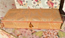 ANCIENNE BOITE RECOUVERTE de