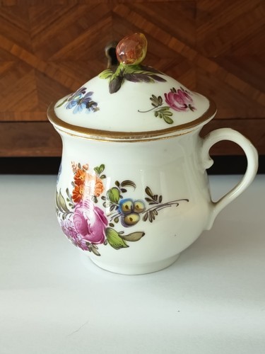 4ème pot jus porcelaine - a,