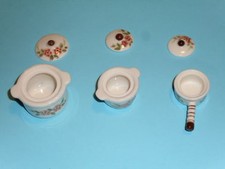 2 soupières et une casserole