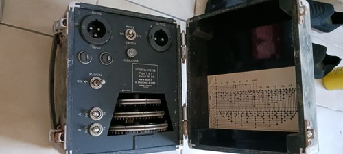 Radio militaire ancienne - militaire,