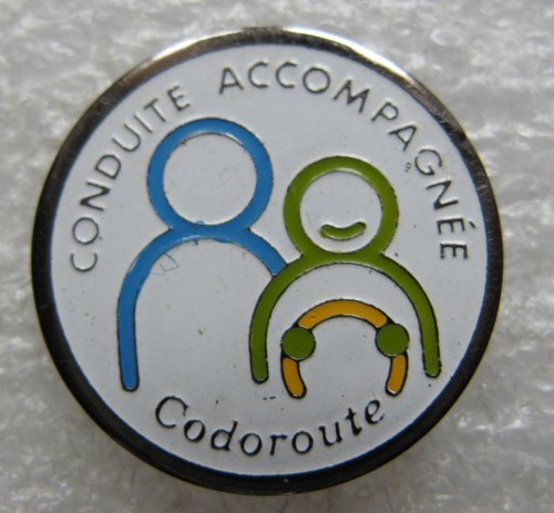 Pin conduite accompagnée - pin's,