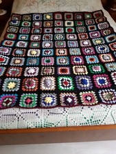 plaid vintage au crochet en laine    fait mains   1,30 m  sur 1,40 M