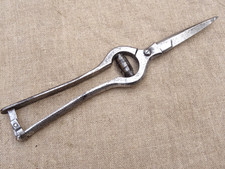 Outil ancien sécateur à bec droit  vendange vigne raisin  vannier osier  jardin