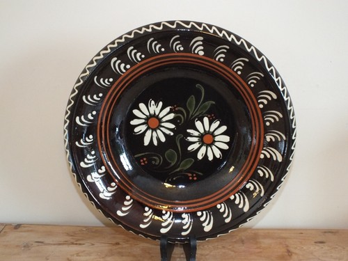 Ancien plat en - +, grès