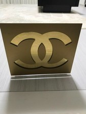LOGO CHANEL présentoir