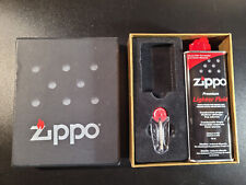 COFFRET PRESENTOIRE ZIPPO AVEC DISTRIBUTEUR PIERRE ET BIDON D'ESSENCE