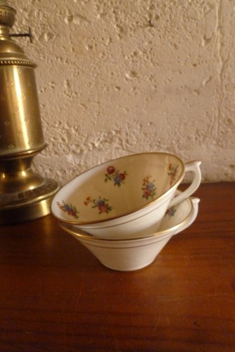 Tasses porcelaine fine - tasses,