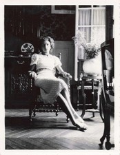 ANCIENNE PHOTOGRAPHIE ÉTÉ 1938 JEUNE FEMME PREND LA POSE