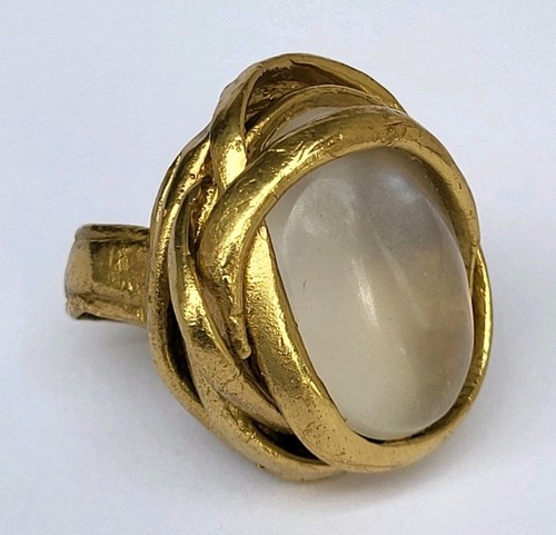 Très belle grosse bague style - très,
