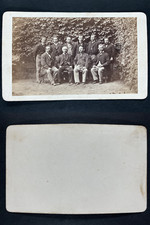 Groupe hommes à identifier