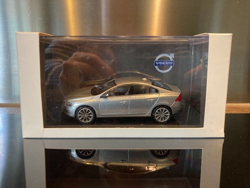 Volvo s60 electric silver 43 - volvo,