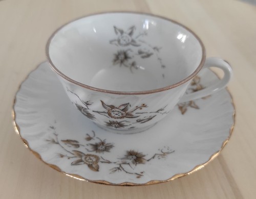 Tasse avec soucoupe - avec,