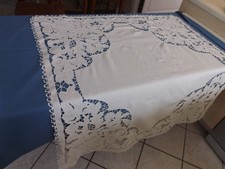 jolie nappe brodée, 1.10 m X