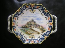Plat de présentation à anses MONT-SAINT-MICHEL. Faïence Très bel état Collection