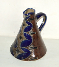 Ancien pichet conique poterie