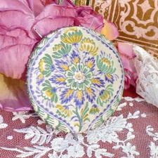 ANCIEN PIQUE AIGUILLES recouvert de SOIE BROCHÉE XVIIIe