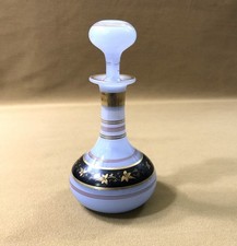 ancien flacon en opaline doré