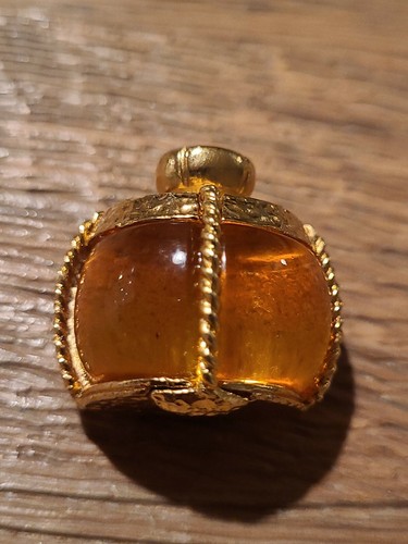 Broche yves saint - broche, laurent