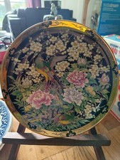 Assiette murale faïence Japonaise en très bel état décoré main 26cm.