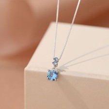 Élégant collier rond bleu