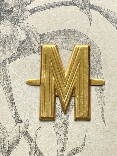 Ancienne lettre métal doré - m,