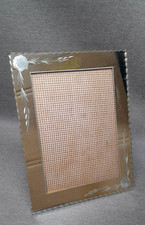 Ancien Cadre photo en verre miroir à poser Biseauté et Gravé 24 x 30 cm
