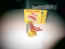 DINKY TOYS JOUET  CHARRUE HAY  RAKE N324  -  ORIGINAL - JOUET ANCIEN