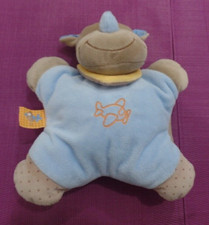 B11G / doudou peluche rhinocéros bleu avion orange semi plat NATTOU
