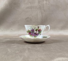 Tasse à thé à décor de fleurs Royal Albert Made in England Vintage 1970
