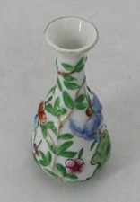 Bayeux période Langlois, vase en relief, porcelaine polychrome, excellent état.