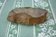 PIERRE TAILLÉE NEOLITHIQUE