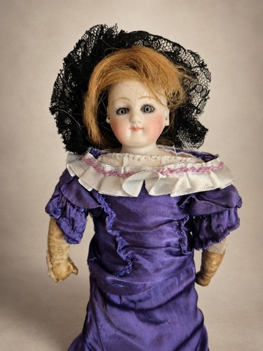 Poupée parisienne ancienne - poupée,