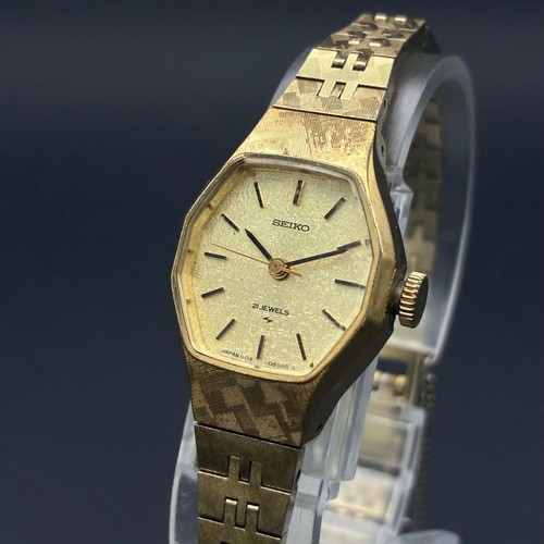 Montre habillée octogonale