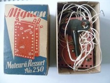Moteur Mignon à ressort no 250 avec sa boite clé et notice  fonctionne