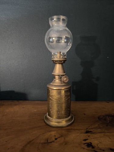 Ancienne lampe pétrole - À,