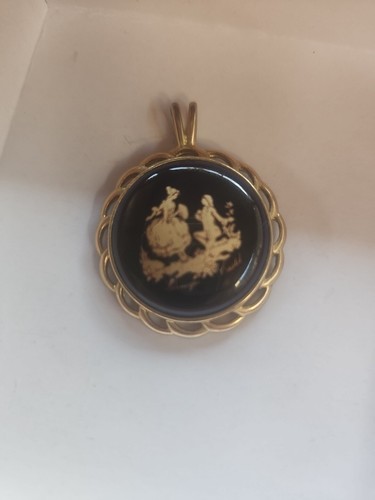 Pendentif limoges castel - castel, scene
