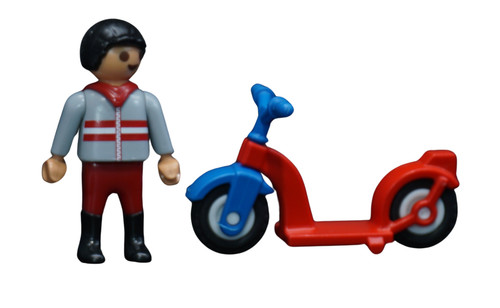 Playmobil garçon avec scooter