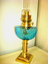 SUBLIME Lampe à pétrole en verre bleu et laiton massif complète et fonctionnelle