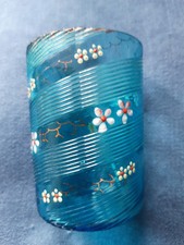 Ancien grand verre émaillé de couleur bleue.