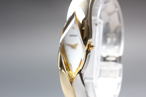 Presque comme neuve montre - *presque,