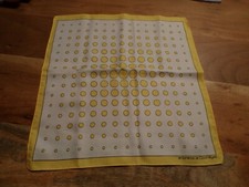 VINTAGE Pochette Foulard  jaune  et blanc  EMPREINTE DE COURRÈGES