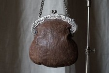 Petit sac en cuir ancien