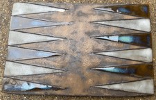 Plaque céramique émaillée signée Jeanne Chardin – style Backgammon