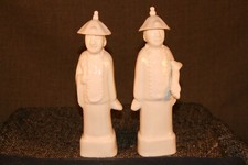 2 figurines statuettes chinoises anciennes en porcelaine **