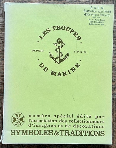 Livre insignes militaires - 12,