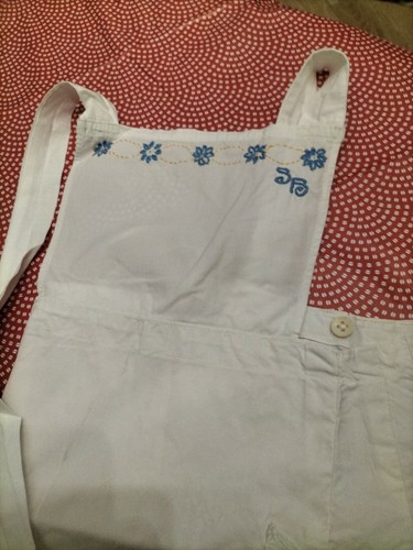 Tablier ancien broderie bleue