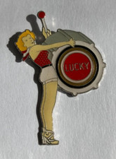90 -  Pin's PIN-UP LUCKY STRIKE - TAMBOUR GROSSE CAISSE
