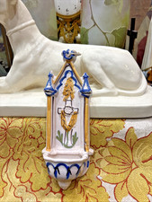 ancien benitier mural en