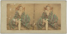 Stéréo rehaussée circa 1865. Scène érotique. Femme de face en robe. Par Lamiche?